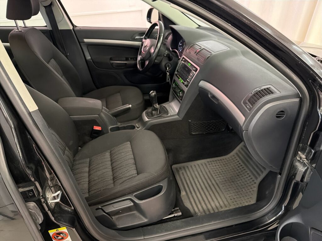 Skoda Octavia 2010 Musta