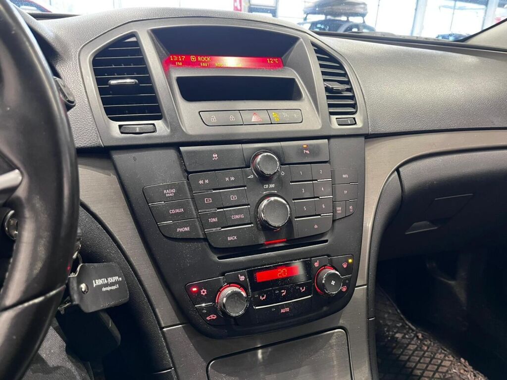 Opel Insignia 2010 Musta