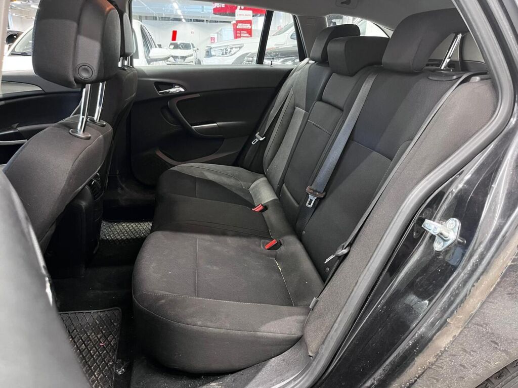 Opel Insignia 2010 Musta