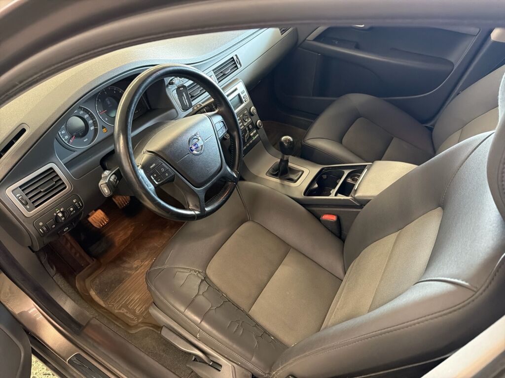 Volvo V70 2010 Harmaa