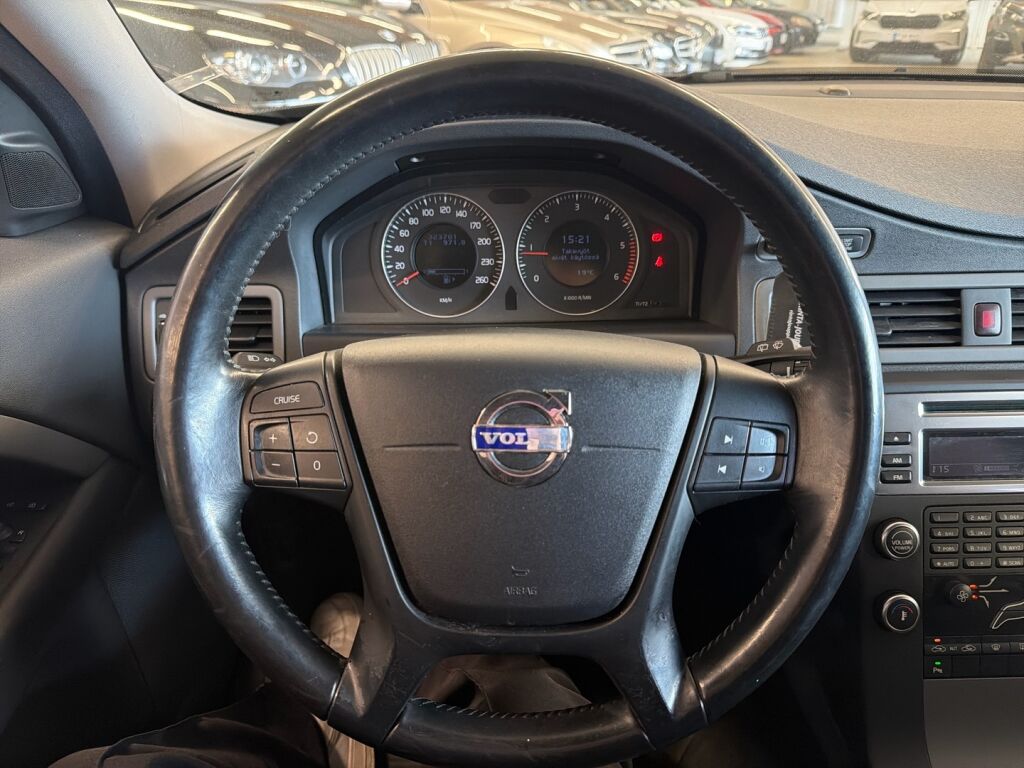 Volvo V70 2010 Harmaa