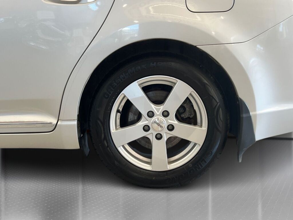 Toyota Avensis 2010 Hopea