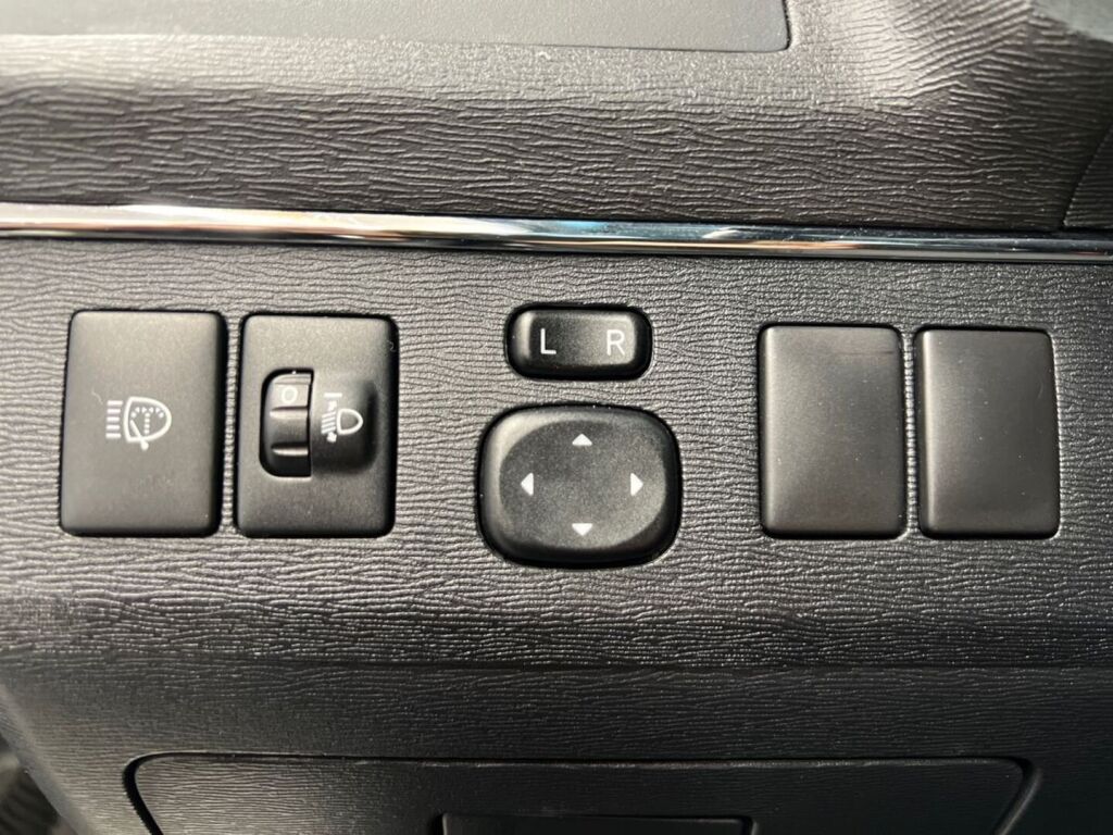 Toyota Avensis 2010 Hopea
