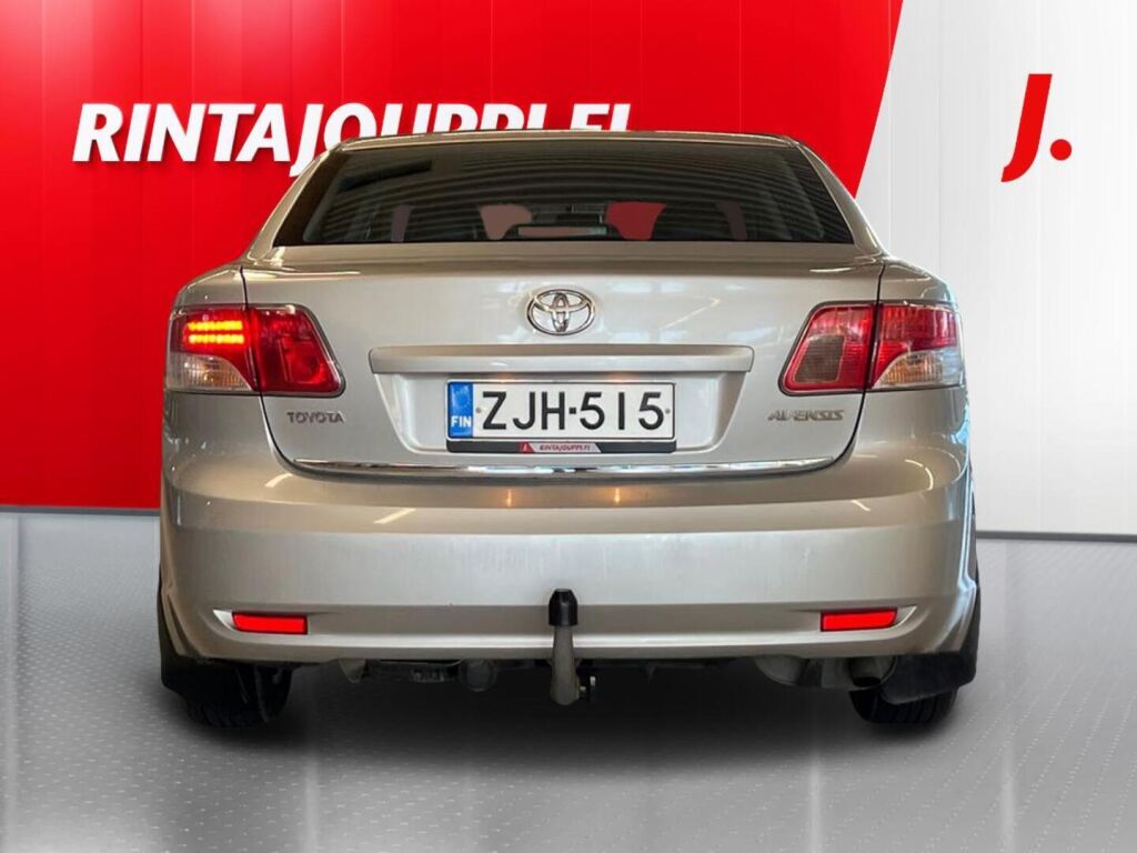Toyota Avensis 2010 Hopea