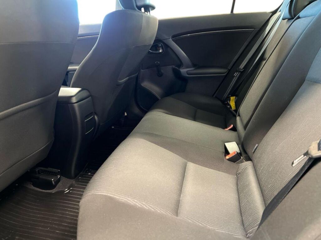 Toyota Avensis 2010 Hopea