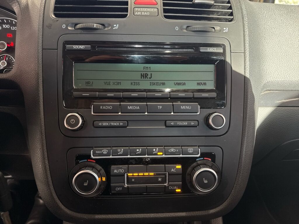 Volkswagen Jetta 2010 Punainen