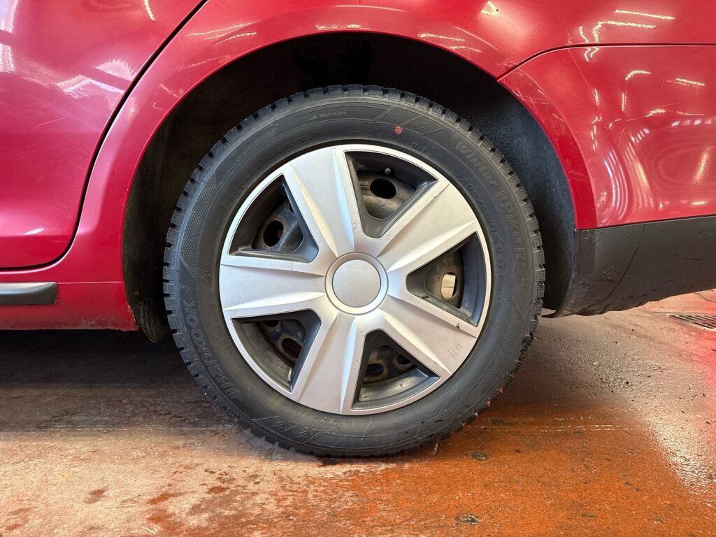 Volkswagen Jetta 2010 Punainen