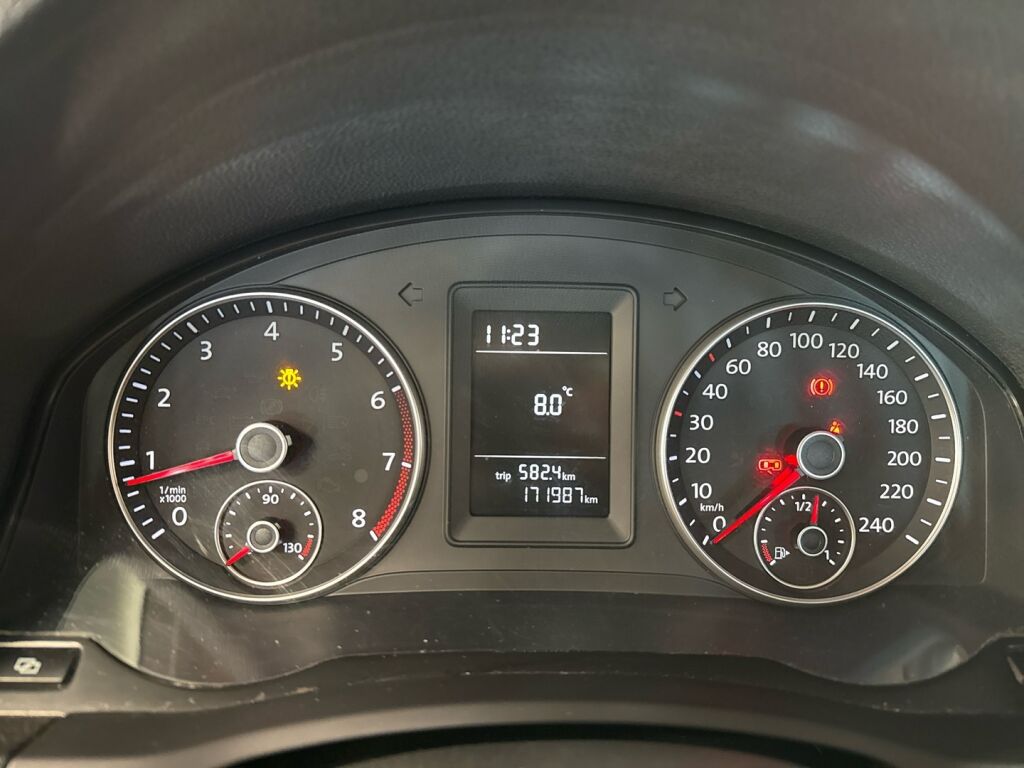 Volkswagen Jetta 2010 Punainen