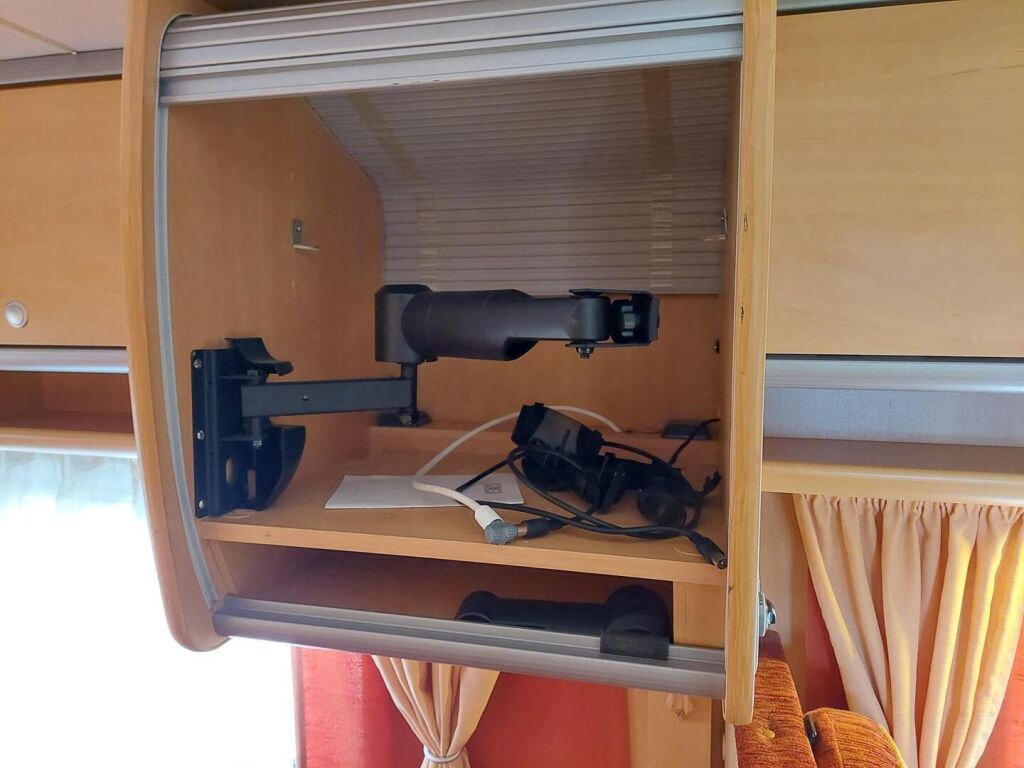 Dethleffs ADVANTAGE T 5841 2006 Valkoinen