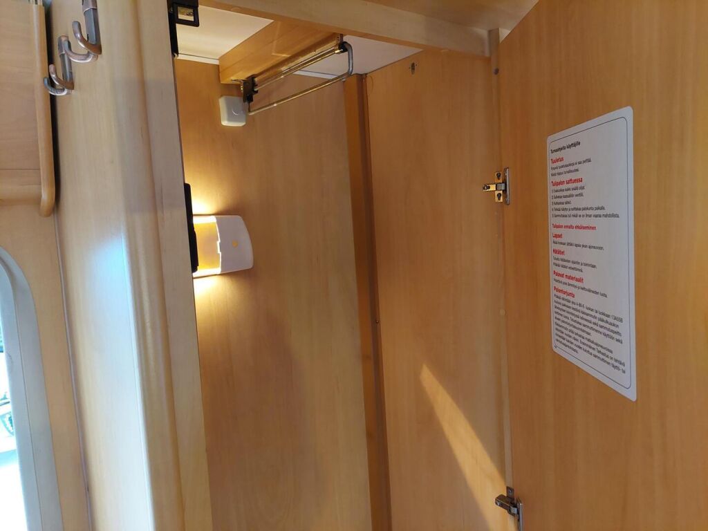 Dethleffs ADVANTAGE T 5841 2006 Valkoinen