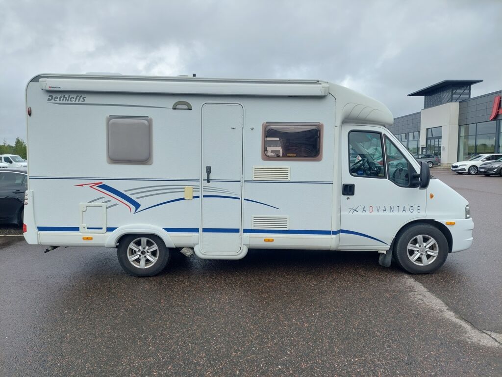 Dethleffs ADVANTAGE T 5841 2006 Valkoinen