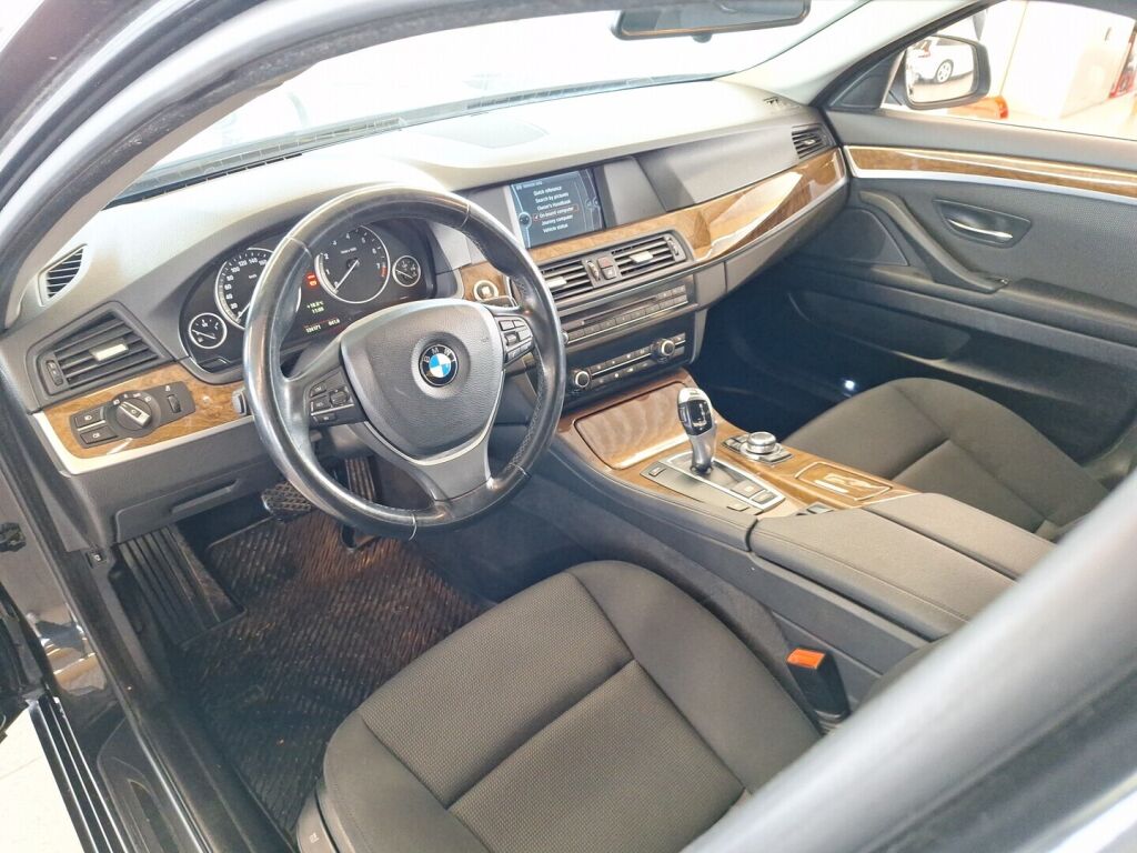 BMW 523 2010 Musta