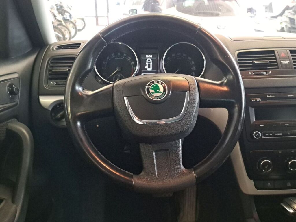 Skoda Yeti 2011 Punainen