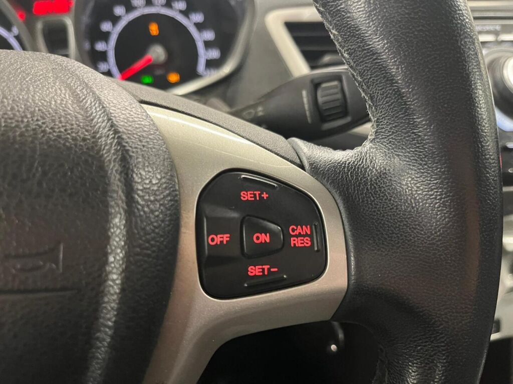 Ford FIESTA 2012 Ruskea (beige)