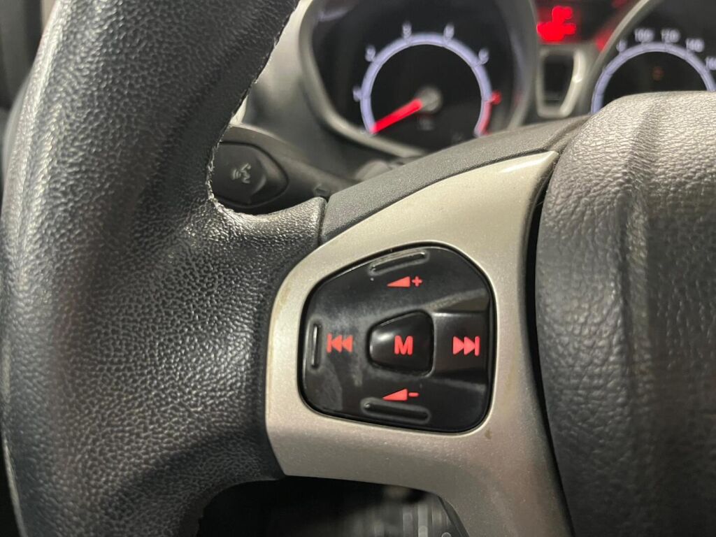 Ford FIESTA 2012 Ruskea (beige)