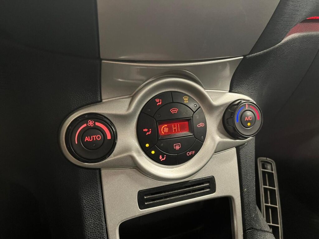 Ford FIESTA 2012 Ruskea (beige)