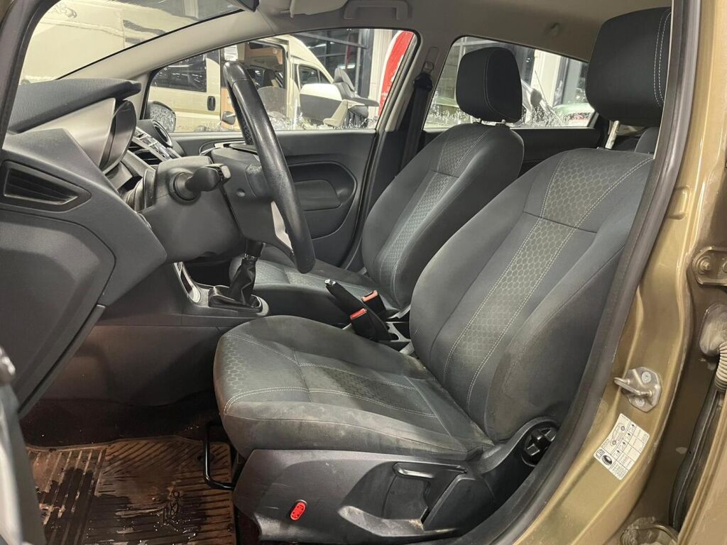 Ford FIESTA 2012 Ruskea (beige)
