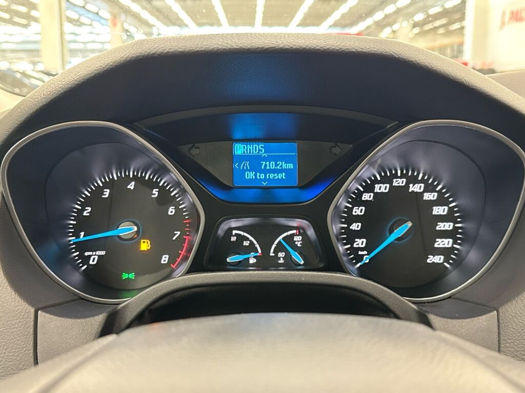 Ford Focus 2012 Punainen