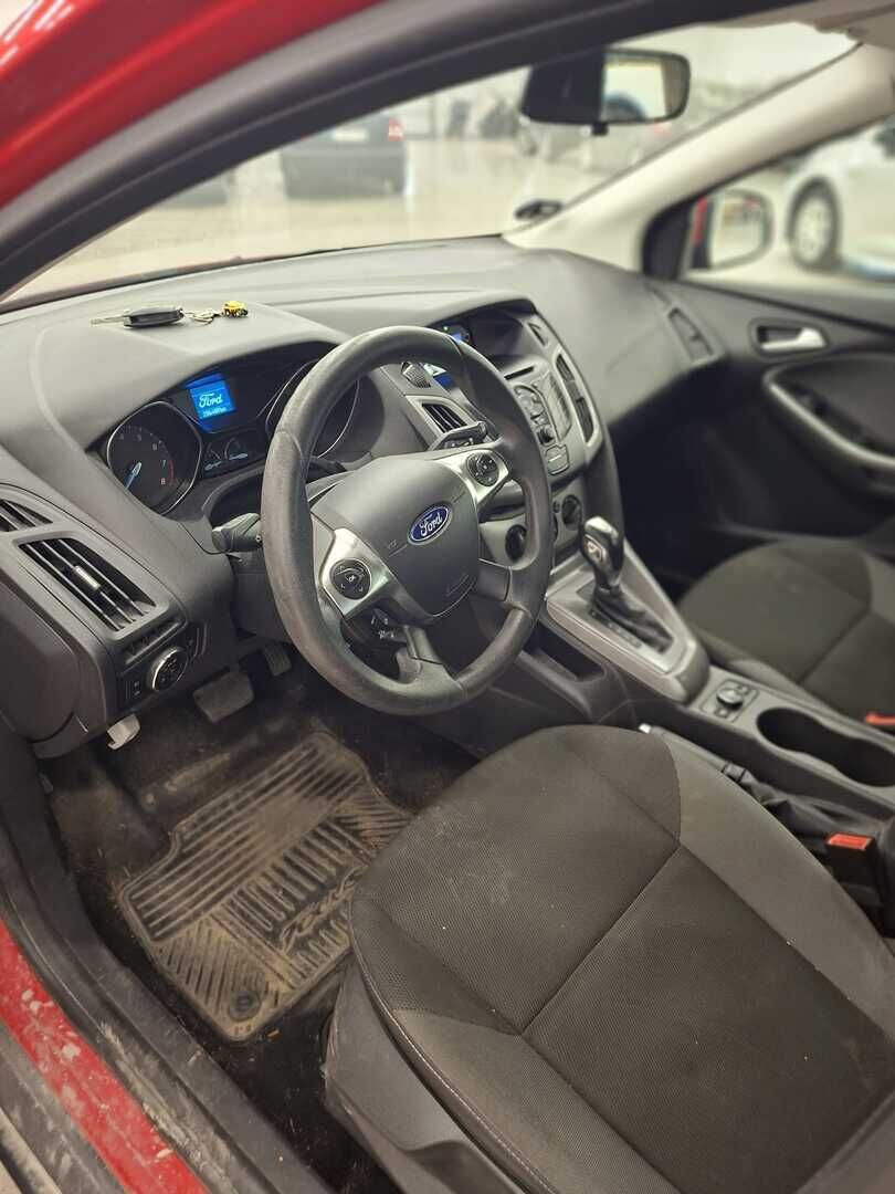Ford Focus 2012 Punainen