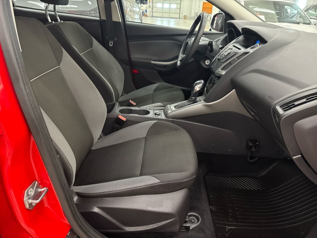 Ford Focus 2012 Punainen