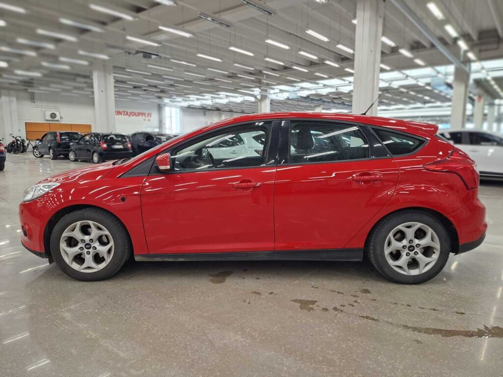 Ford Focus 2012 Punainen