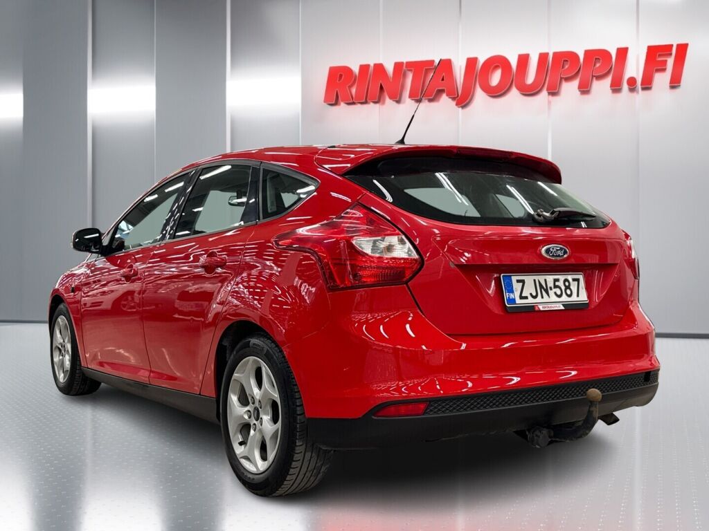 Ford Focus 2012 Punainen