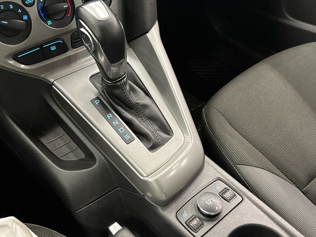 Ford Focus 2012 Punainen