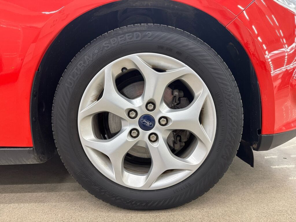 Ford Focus 2012 Punainen