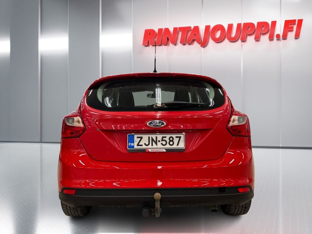 Ford Focus 2012 Punainen