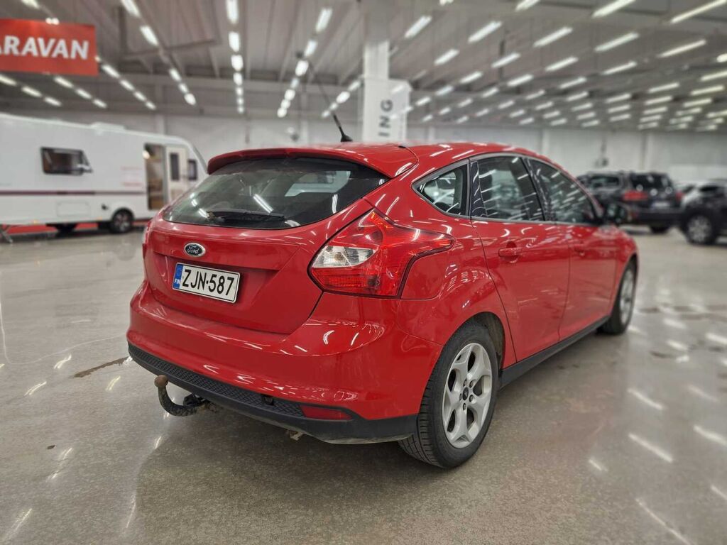 Ford Focus 2012 Punainen