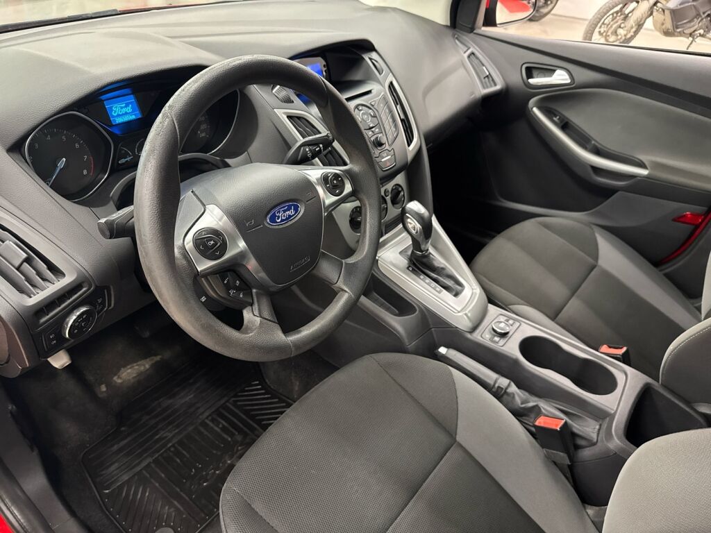 Ford Focus 2012 Punainen
