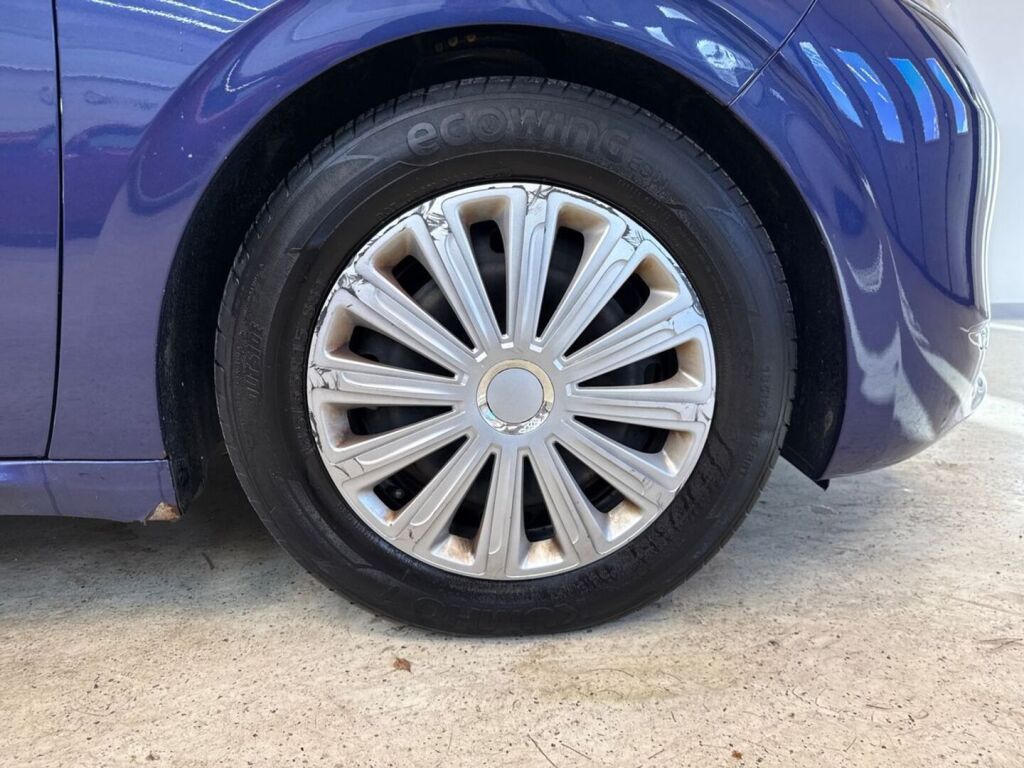 Peugeot 208 2013 Sininen