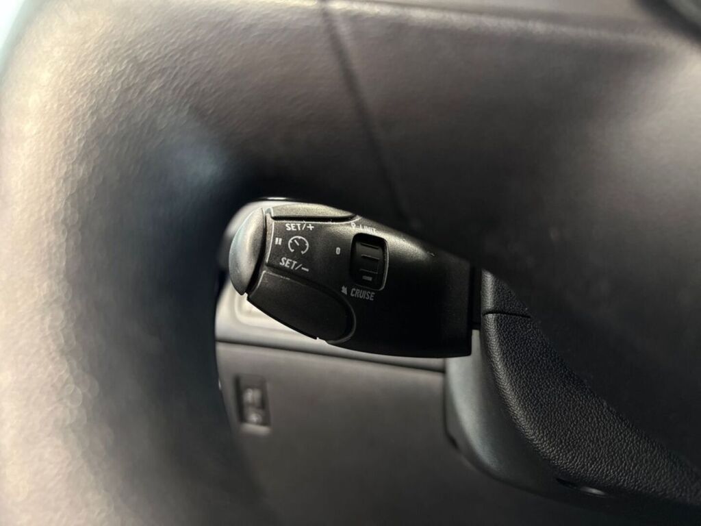 Peugeot 208 2013 Sininen