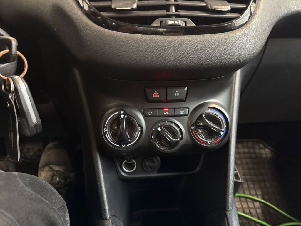 Peugeot 208 2013 Sininen