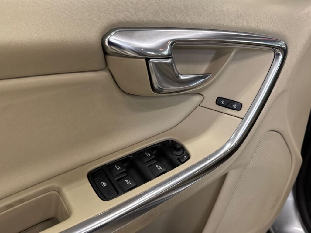 Volvo V60 2012 Harmaa
