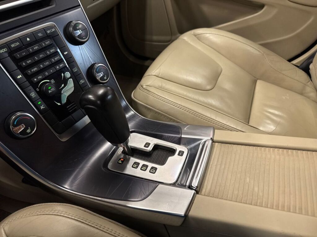 Volvo V60 2012 Harmaa