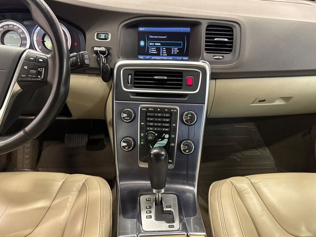 Volvo V60 2012 Harmaa