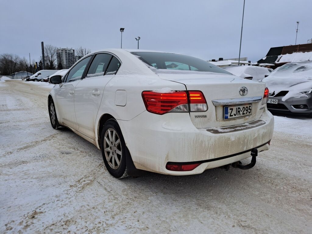 Toyota Avensis 2012 Valkoinen