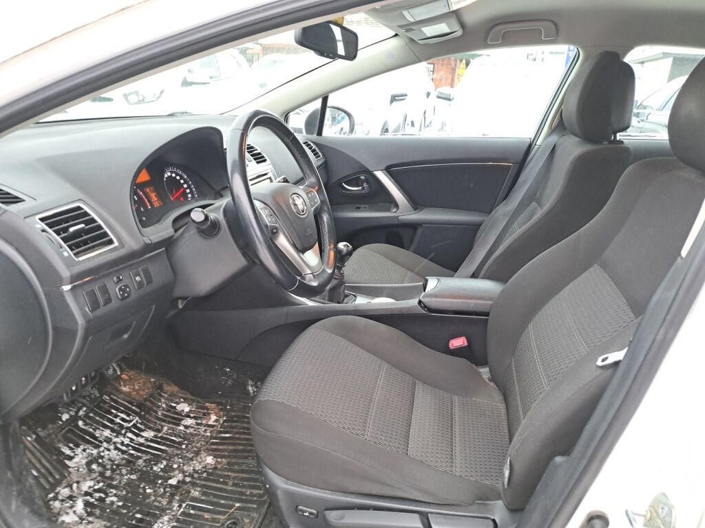 Toyota Avensis 2012 Valkoinen