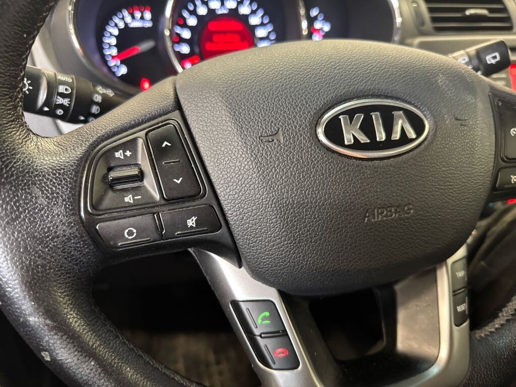 Kia Rio 2012 Punainen