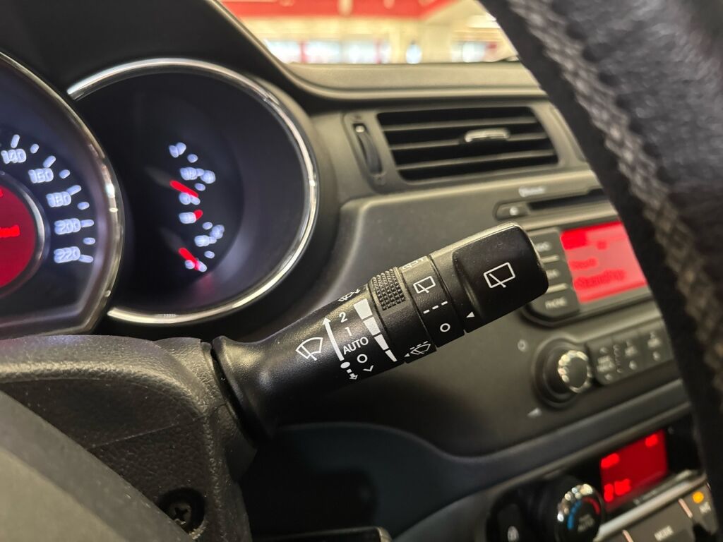 Kia Rio 2012 Punainen