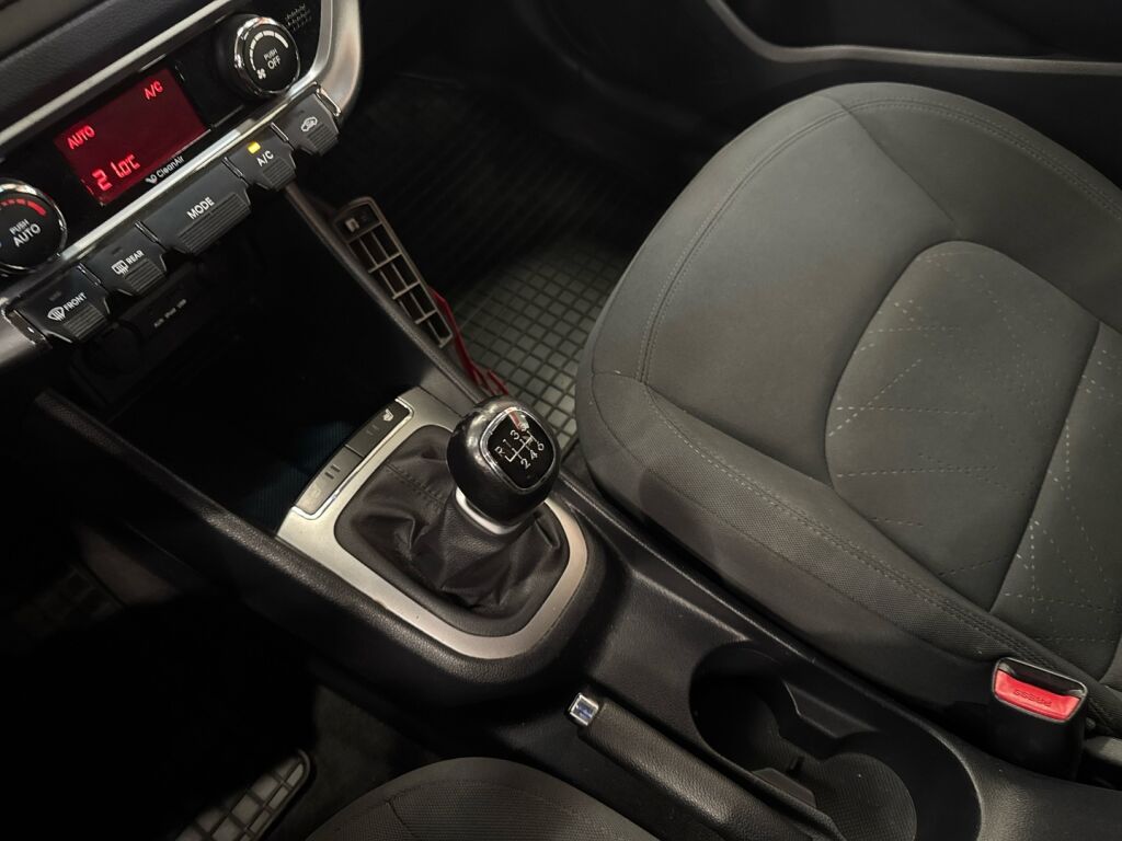 Kia Rio 2012 Punainen