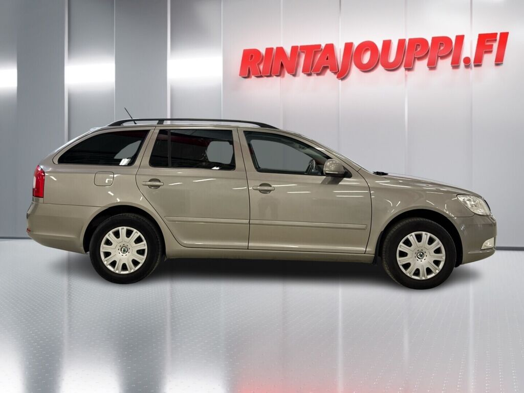 Skoda Octavia 2012 Ruskea (beige)