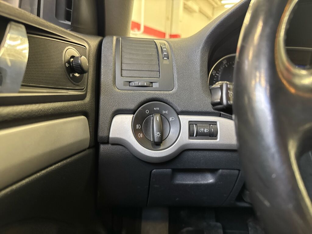 Skoda Octavia 2012 Ruskea (beige)