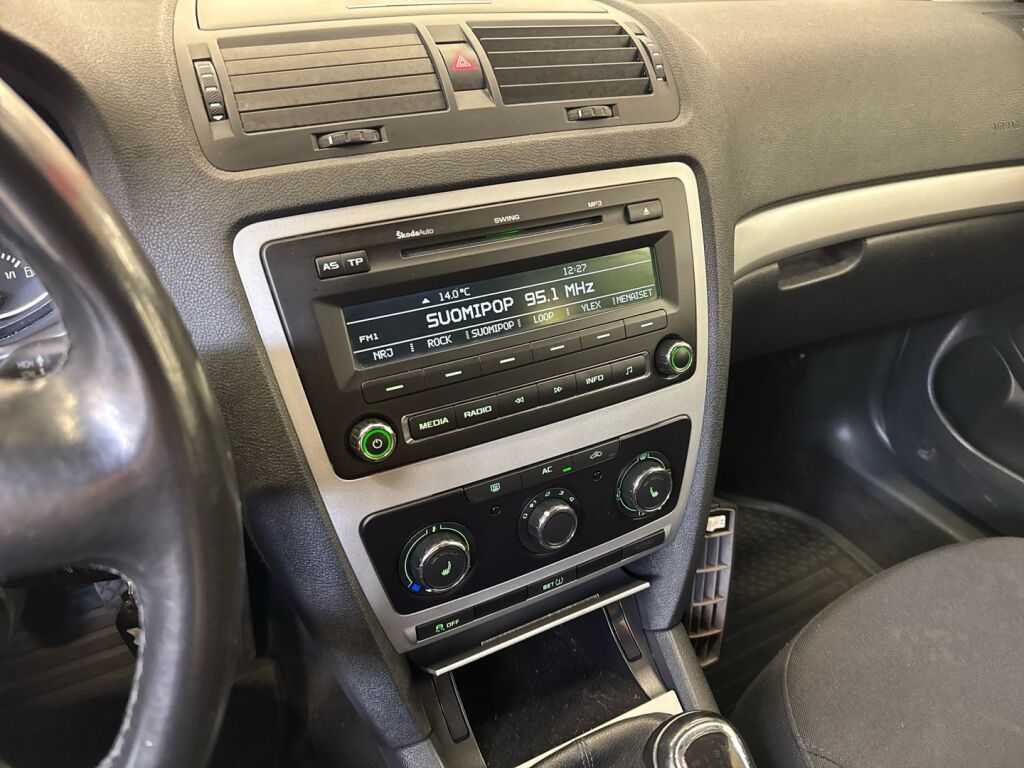 Skoda Octavia 2012 Ruskea (beige)