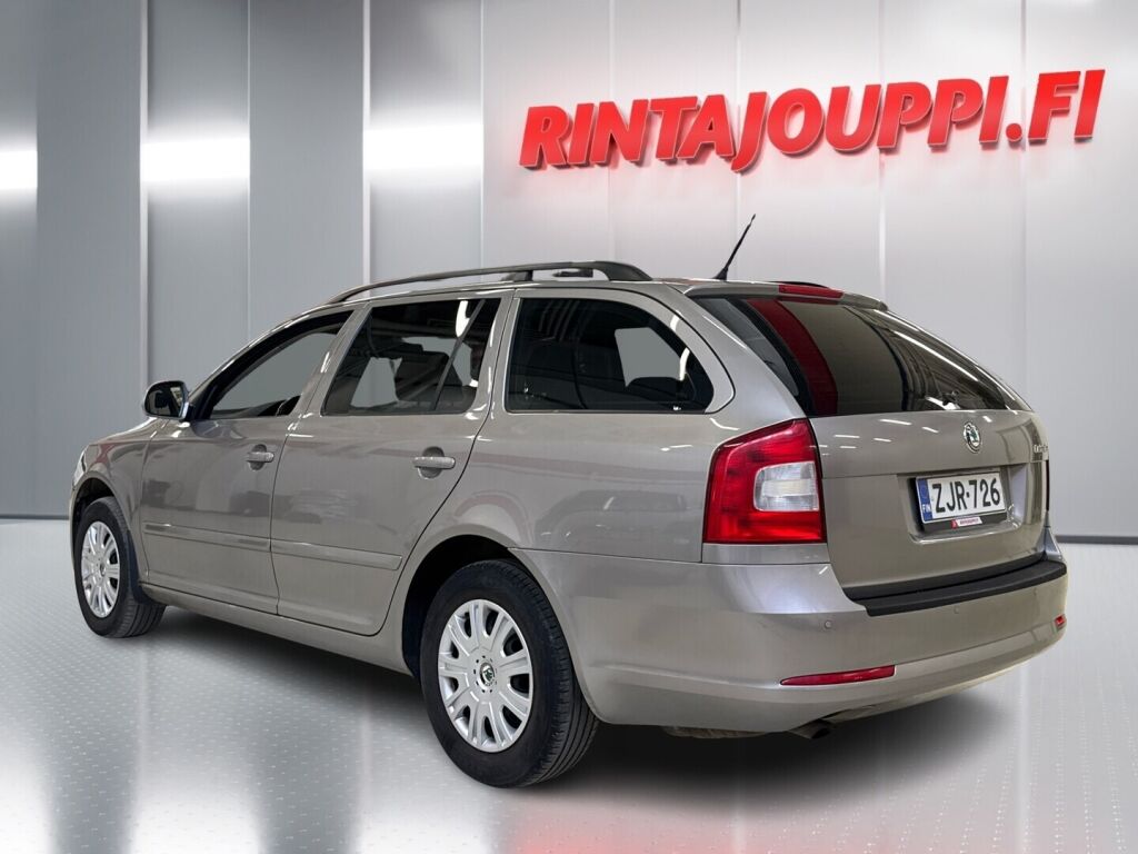 Skoda Octavia 2012 Ruskea (beige)