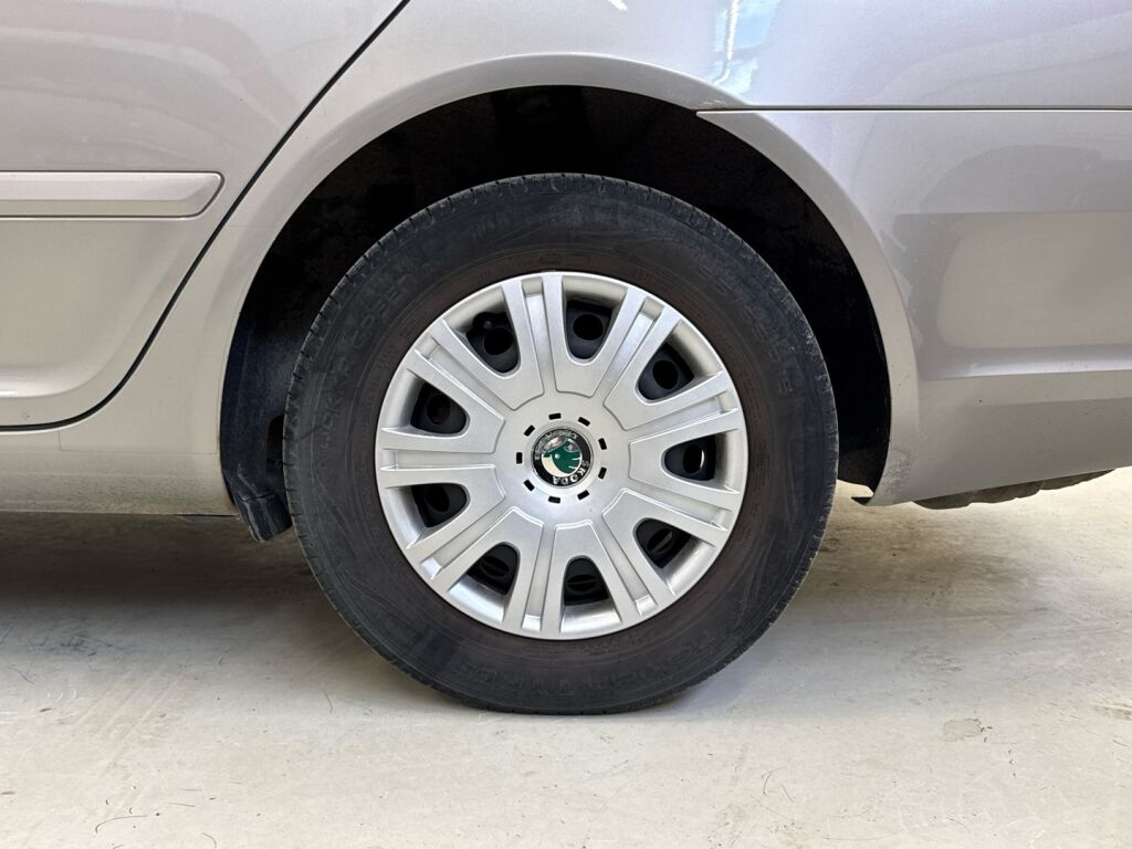 Skoda Octavia 2012 Ruskea (beige)