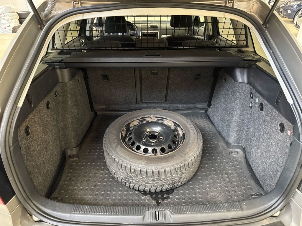 Skoda Octavia 2012 Ruskea (beige)