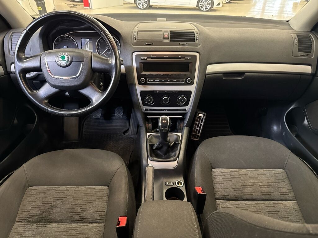 Skoda Octavia 2012 Ruskea (beige)