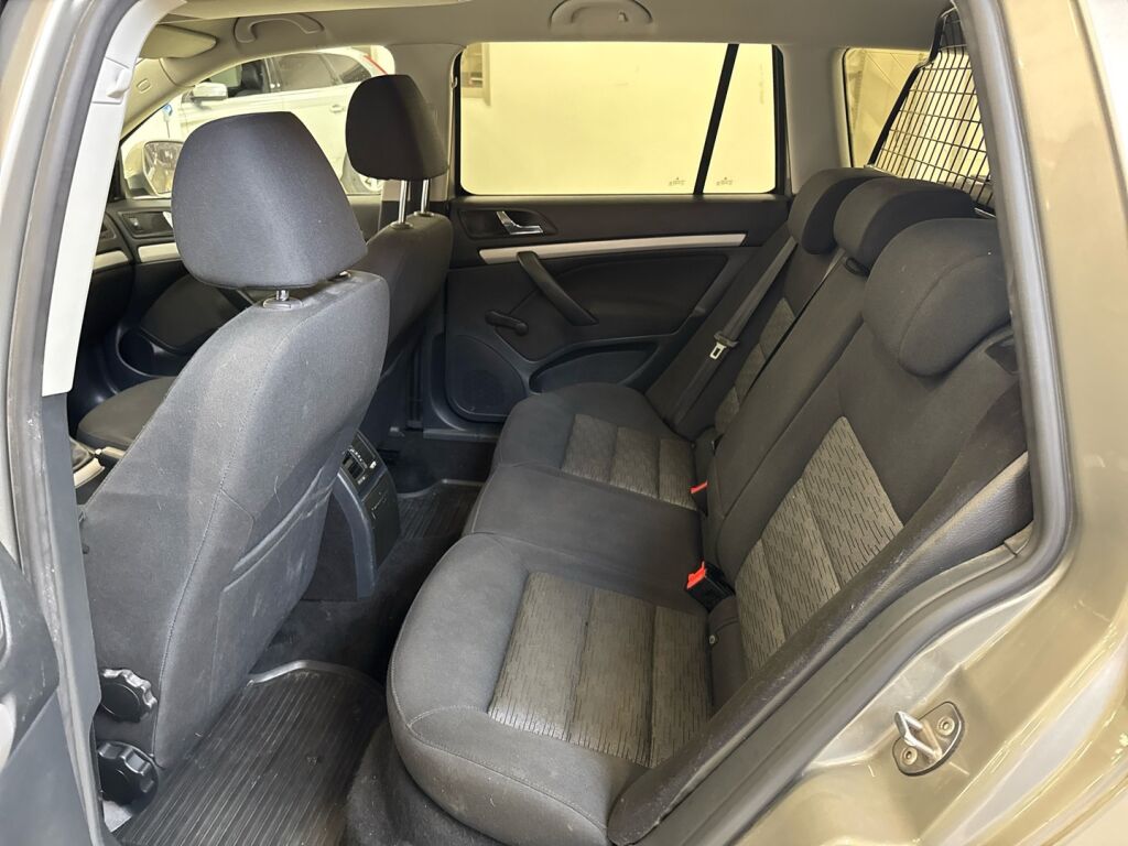 Skoda Octavia 2012 Ruskea (beige)